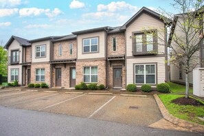A multi-story residential building with a parking lot in front. - Relaxing 2 BD/2.5 BA Nash Home (Nashville)
