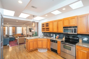 Full Kitchen - Penthouse on the Broadway Strip (Nashville)