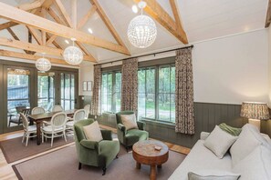 Luxurious Design and Spacious Comfort - The Sapsucker at Buckhorn Hollow (McEwen)