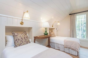 Bedroom 2: Loft Bedroom with two Twin Beds - The Sapsucker at Buckhorn Hollow (McEwen)