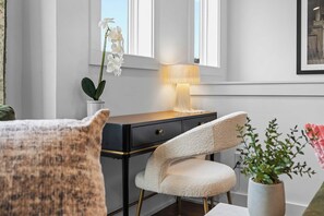 Interior - Minutes to Downtown | Skyline Rooftop Views (Nashville)