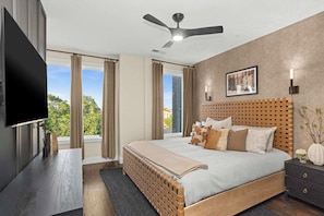 Bedroom 3: King Bed, Smart TV, full en suite Bathroom.  - Sleeps 24 | Rooftop Decks Downtown Views (Nashville)