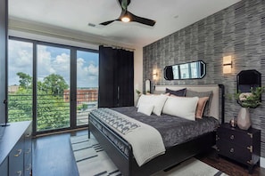 Bedroom 6: King Bed, Smart TV, Full ensuite Bathroom - Sleeps 24 | Rooftop Decks Downtown Views (Nashville)