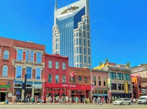 Right ON Broadway! - On Broadway: 2 Lofts Sleep 12 (Nashville)