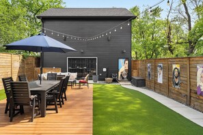 AMAZING Backyard! Covered Porch, HOT TUB, Outdoor Seating - Sanctuary + Hot Tub + Outdoor Haven (Nashville)