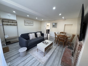 A compact living space with a sofa, coffee table, and dining area. - Pet-friendly 3-bed house near Framlingham Castle, sleeps 5 (Framlingham)