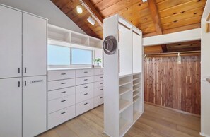 Interior - Hillview Ranch Retreat A/C Views 16+ guests (Fallbrook)