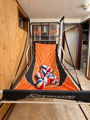 A basketball court with two hoops, a net, and a pile of volleyballs. - Spacious 4BR Retreat - Game Room, Full Kitchen, Private workspace & Four Seasons (Rockford)