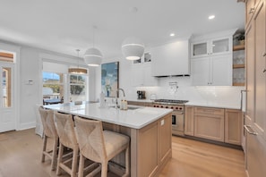 Private kitchen - Luxury 5BR | Sleeps 16 | 1 Block to Beach & Boardwalk (Ocean City)