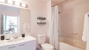 Bathroom - 28th Fl. Loft in DWTN Miami w/ Sunset Views (Miami)