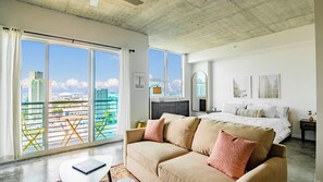 Room - 28th Fl. Loft in DWTN Miami w/ Sunset Views (Miami)