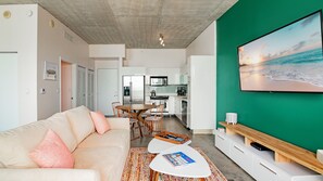 Living area - 28th Fl. Loft in DWTN Miami w/ Sunset Views (Miami)
