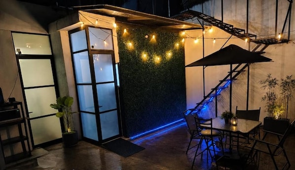 Outdoor dining - Rooms del Bosque Studios (MORELIA)