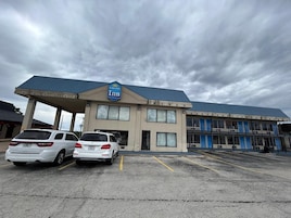 A Lakeview Inn with a parking lot and two white cars parked in front.