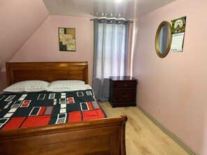 Room - Home in North Sydney near ferry (North Sydney)