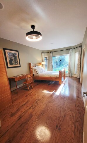 Hand crafted Amish furniture queen bed, private space stunning forest views - Chateau country cottage-inspired retreat on 5 majestic, wooded acres. (Mountain View County)