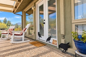 A covered porch with rocking chairs, a welcome mat, and a blue planter. - Clarkdale Suite Mingus Mountain Verde Valley Views (Clarkdale)