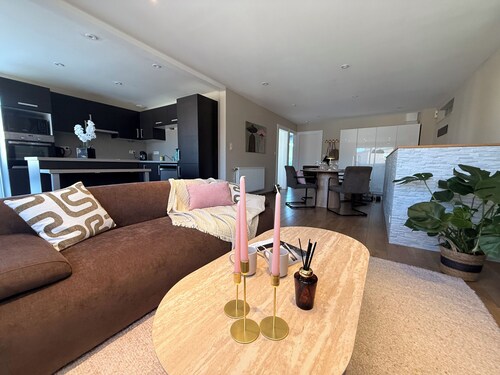 L'Aparté - 2 bedrooms, terrace, parking, near downtown—perfect for a stay with family or friends