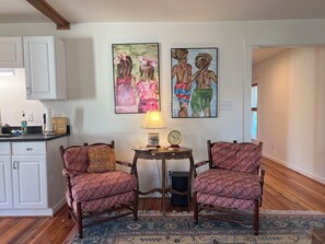 A room with two patterned chairs, a small table with a lamp, and a rug. - Historic Two Bedroom Apartment Overlooking Olde Towne Daphne (Daphne)