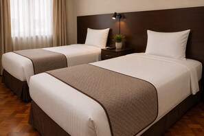 Two double beds with headboards, a bedside table with a lamp, and a potted plant. - Calacoto Apartment, 2BR Kitchen I Sleeps 5 (La Paz)