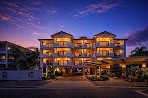 A multi-story hotel with a covered entrance and balconies on each floor. - Anchorage Stay with Large Balcony, Marina Views & Parking Townsville (South Townsville)