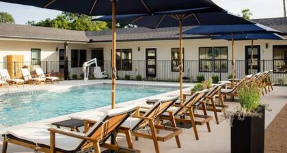 1 Bedroom | Walk to Silos | Pool | Close to Baylor