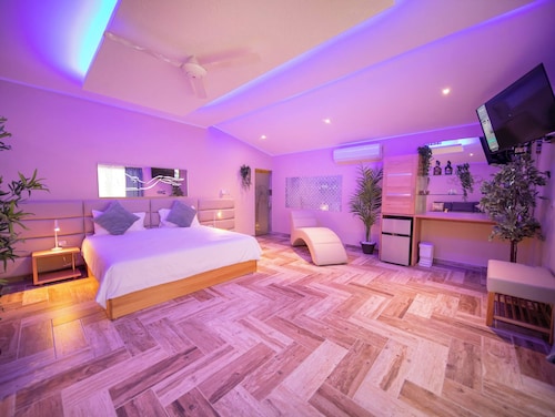 Luxury Villa With Pool, Jacuzzi & Beach Access