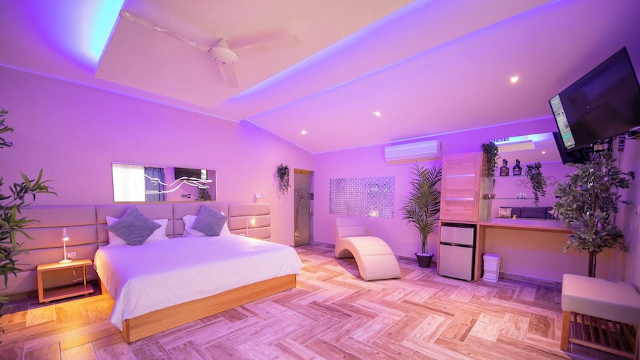 Luxury Villa With Pool, Jacuzzi & Beach Access