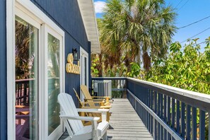Property grounds - 5 Stars~WALK TO BEACH from Serendipity Suites! 2-of-2  2-bed/2-ba Cottage Suites (Holmes Beach)