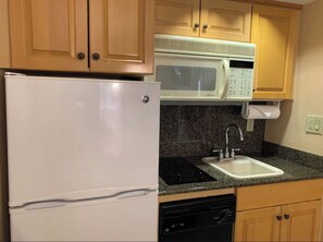 Private kitchen - Oceanfront 2 Bedroom Unit for 6 people at Palm Beach Shores Resort Singer Island (Palm Beach Shores)
