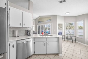 Private kitchen - Lakeland 3BR | Pool, AC Gameroom & HUGE Yard (Lakeland)