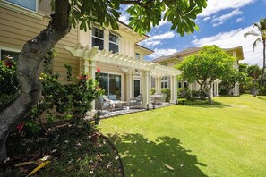 A residential property with a covered patio, a lawn, and a tree. - Treasure Retreat 3 bed Villa, Kings, Stylish Remodel (Waikoloa Village)