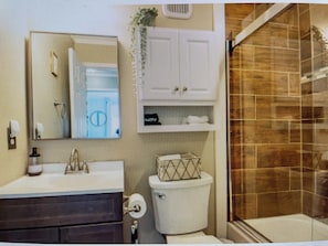 Bathroom - Cozy 1-bedroom condo in serene Beech Mountain (Beech Mountain)