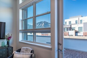 Interior - Stunning FURNISHED 1BR/1BA Condo in Downtown Boulder - Digital Nomad's Dream (Boulder)