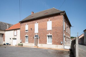 A two-story brick building with a red-tiled roof, a front door, and a small bench outside. - Les Vignettes - LOISY EN BRIE (LOISY EN BRIE)