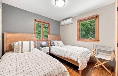 Cozy 2-bedroom chalet in delightful Gunstock Acres