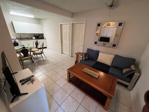 Living area - Downtown Rosarito (B) Just Steps from the Beach & Papas&Beer (Playas de Rosarito)