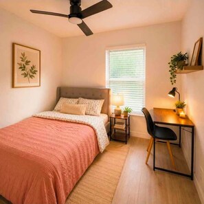 Room - Modern Austin Retreat Near Airport & Downtown (Austin)