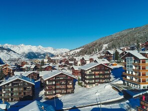 A snow-covered mountain village with wooden buildings and a clear blue sky. - Eden 4 OG Brunegghorn, (Grächen), by Interhome (Grächen)