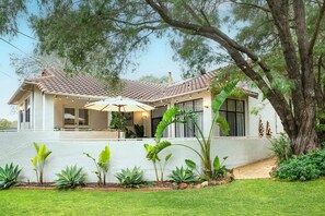 exterior_front_sRGB - Sol Villa Forest Retreat & Walk to Town (Margaret River)