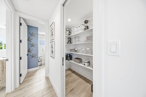Pantry - Luxury Home +Carriage house | Waterfront| Pool 5bd (Marathon)