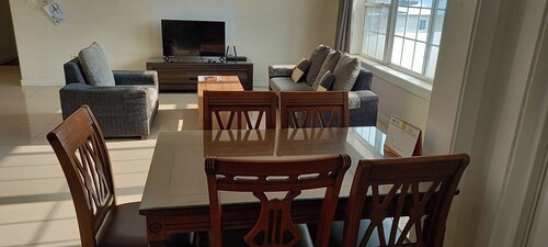 3-Min Walk to Camp Humphreys Gate , Private Villa