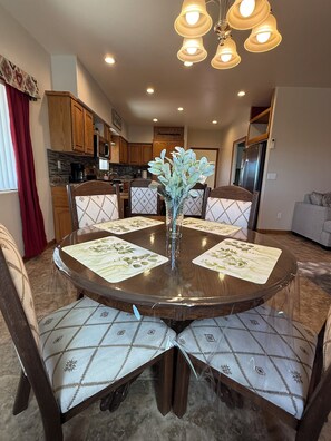 Dining - Desert getaway on an acre, 2-bedroom house in fantastic Tucson location. (Tucson)