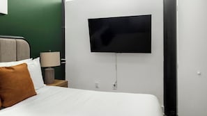 Room - Landing | Stunning 1BD, Gym (Gastonia)