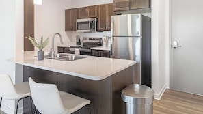 Private kitchen - Landing | Beautiful 1BD, Gym (Council Bluffs)