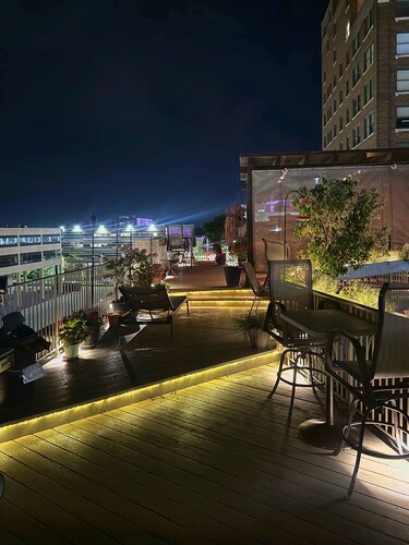 Historic 1868 Loft Sleeps 10 - Downtown State St