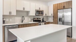 Private kitchen - Landing | Spectacular 2BD, Gym (Phoenix)