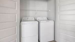 Interior - Landing | Spectacular 2BD, Rooftop Lounge (Fort Worth)