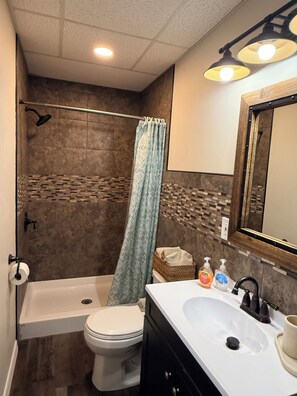 A bathroom with a bathtub, toilet, and sink.