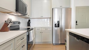 Private kitchen - Landing | Spectacular 1BD in Heath Brook (Ocala)